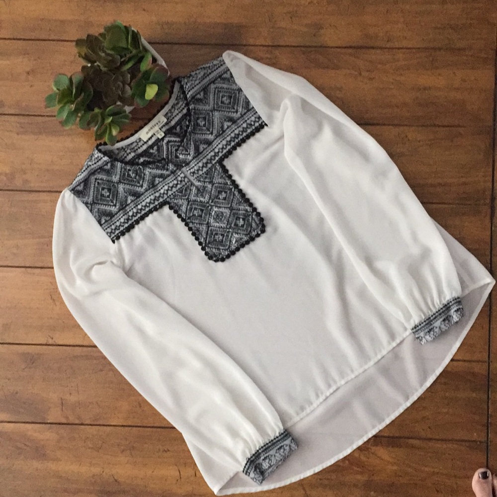 Monteau Embroidered blouse